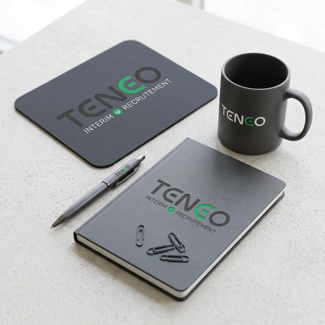 Carnet, mug et tapis de souris aux couleurs de Teneo
